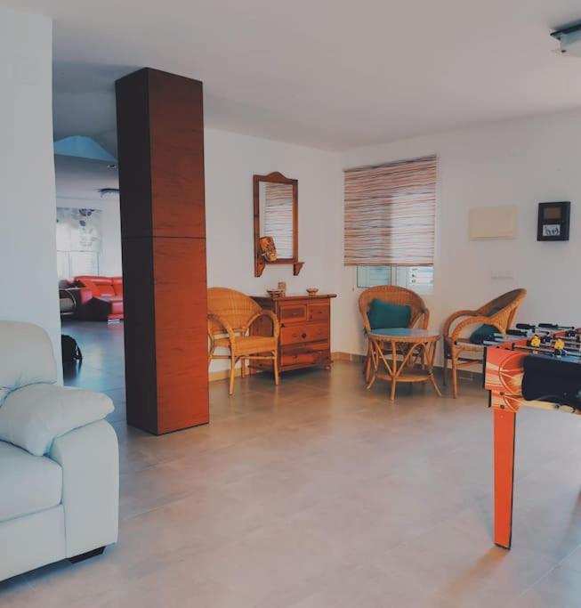 Luxury Villa 20Mts Far From The Sea オリウエラ エクステリア 写真